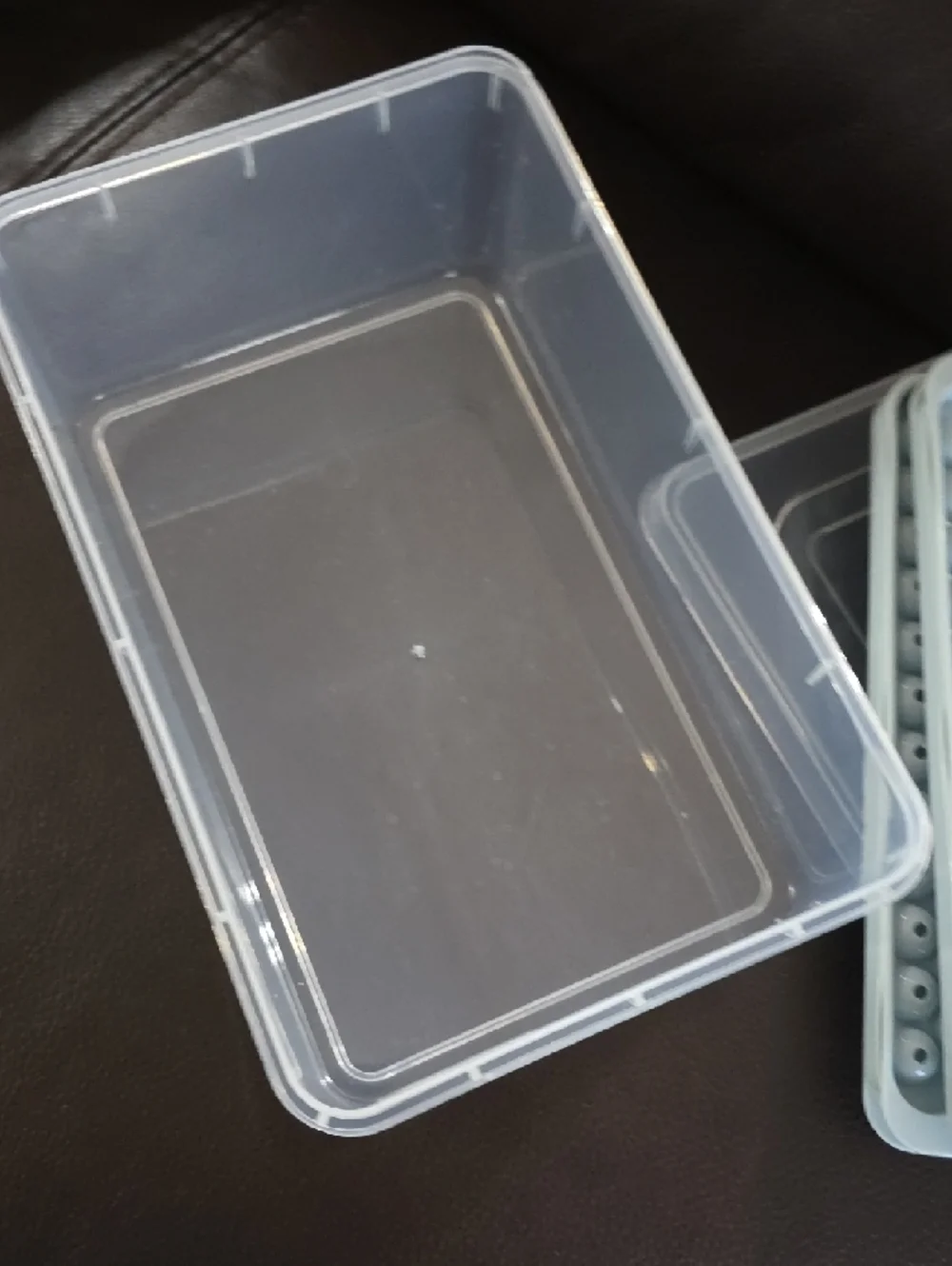 NEW 3 Pack Ice Trays With Plastic Storage and Scooper
